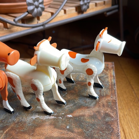 1970 Fisher Price Play Family Figures , Plastic , 2 Cows and 2 Horses - Picture 3 of 9